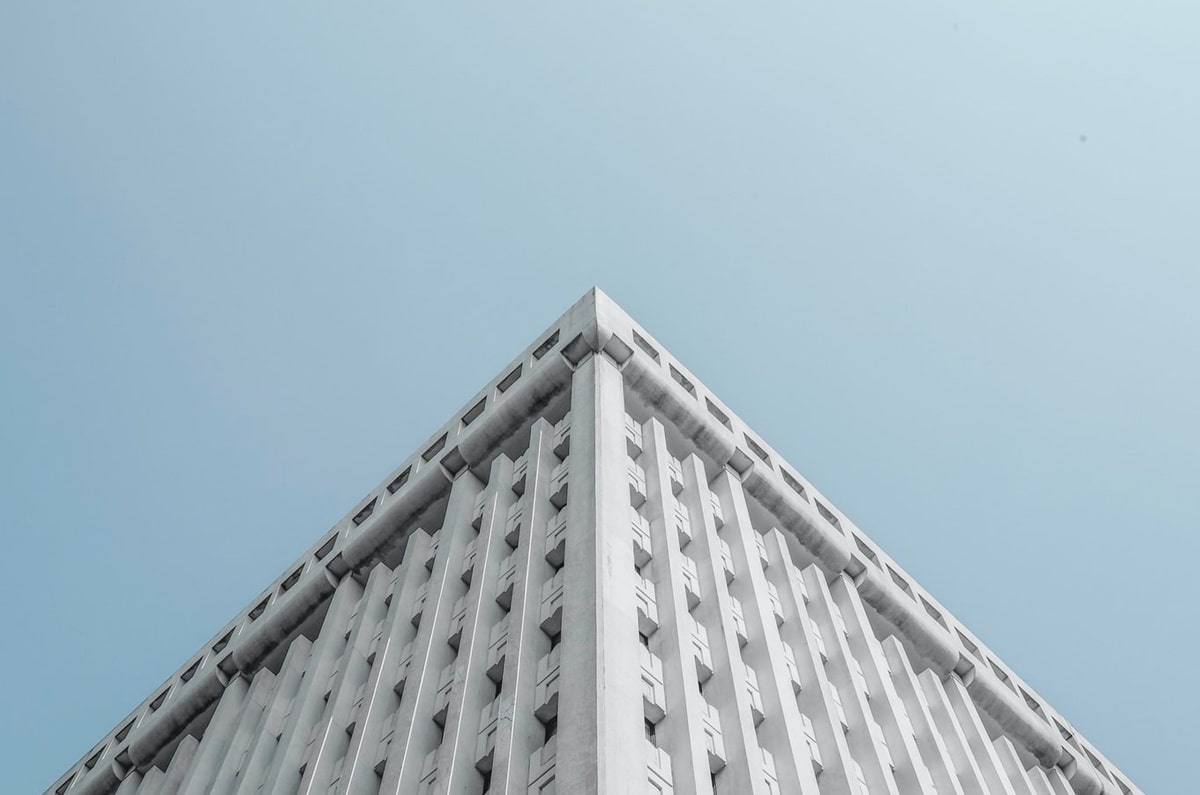 3岁男童看视频时手机突然爆炸 手指、下肢被烧伤 涉事机型小米13上市不足3年